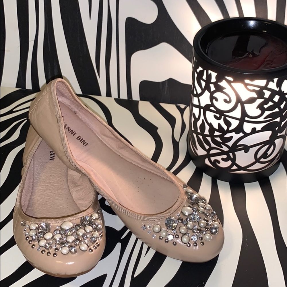 Gianni Bini patent leather flats with accents! - Picture 2 of 5